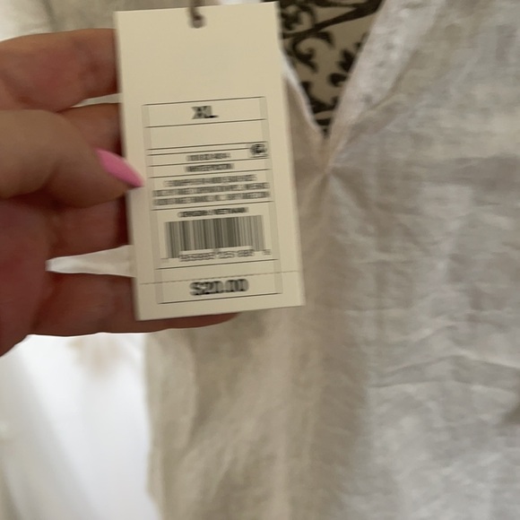 LAST CHANCE!! Get it before it’s GONE!! 👋❤️ Ruffle Blouse - Picture 4 of 4